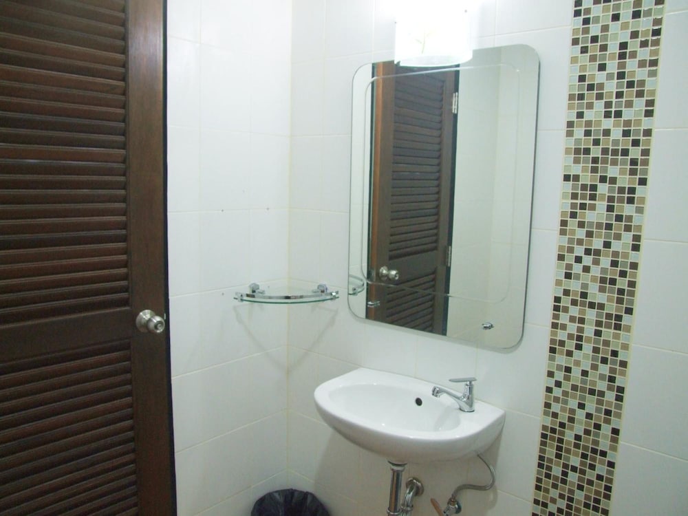 Rueanrimnam Hotel 44/47