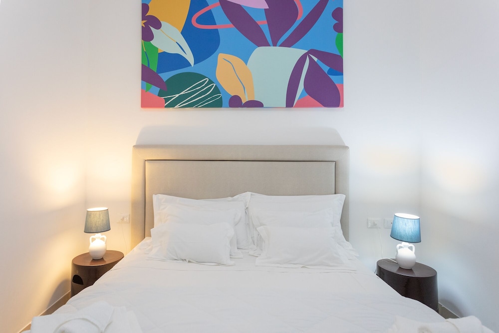 19 Summer Suites 24/60