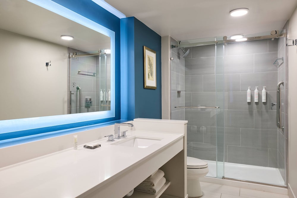 Room, 2 Queen Beds, Balcony, Accessible, Marriott Sanibel Harbour Resort And Spa 4/7
