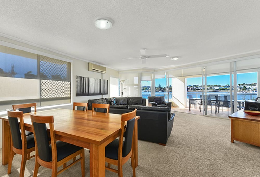 Goldsborough Place Apartments 26/30