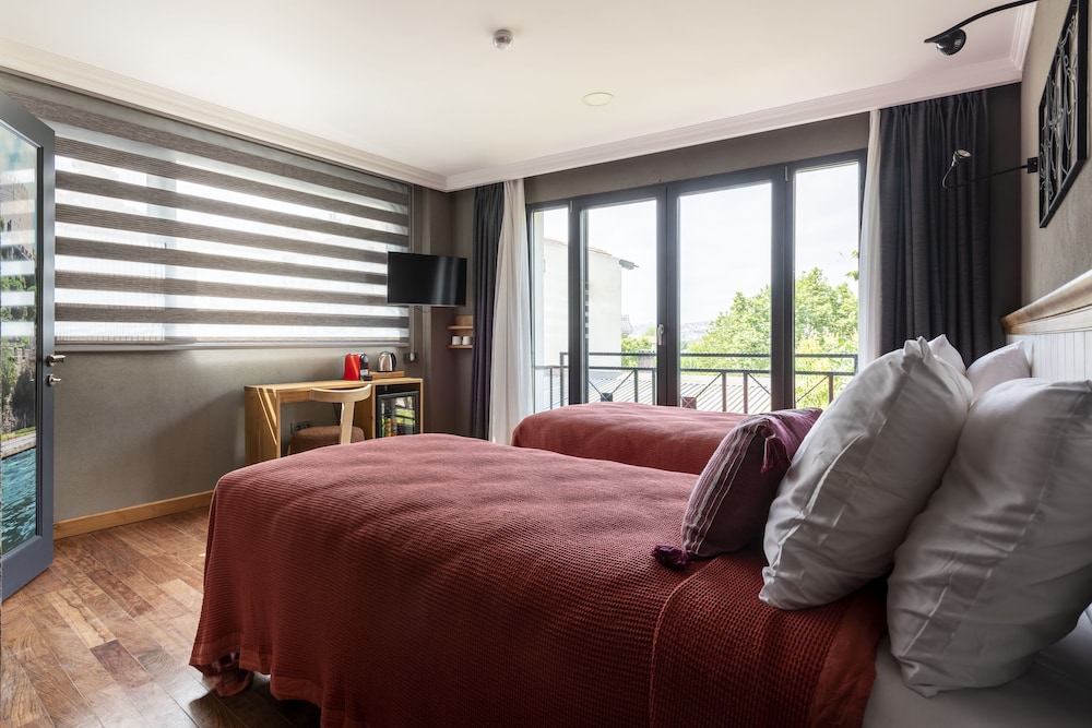 Petrion Hotel 26/50