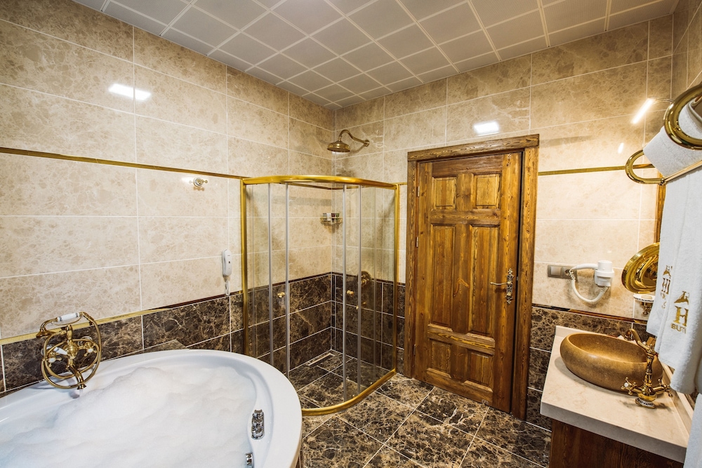 Family Suite, Deluxe, King Bed, 3 Beds