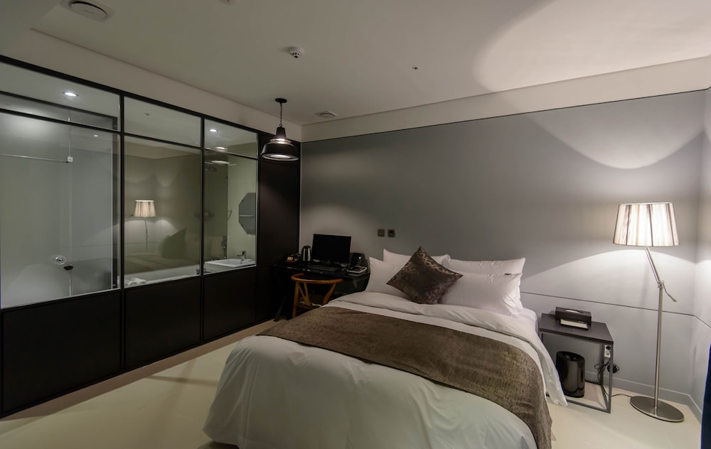 JB Design Hotel 12/77