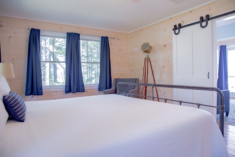 Junior Suite, King Bed, Water View, Sofa