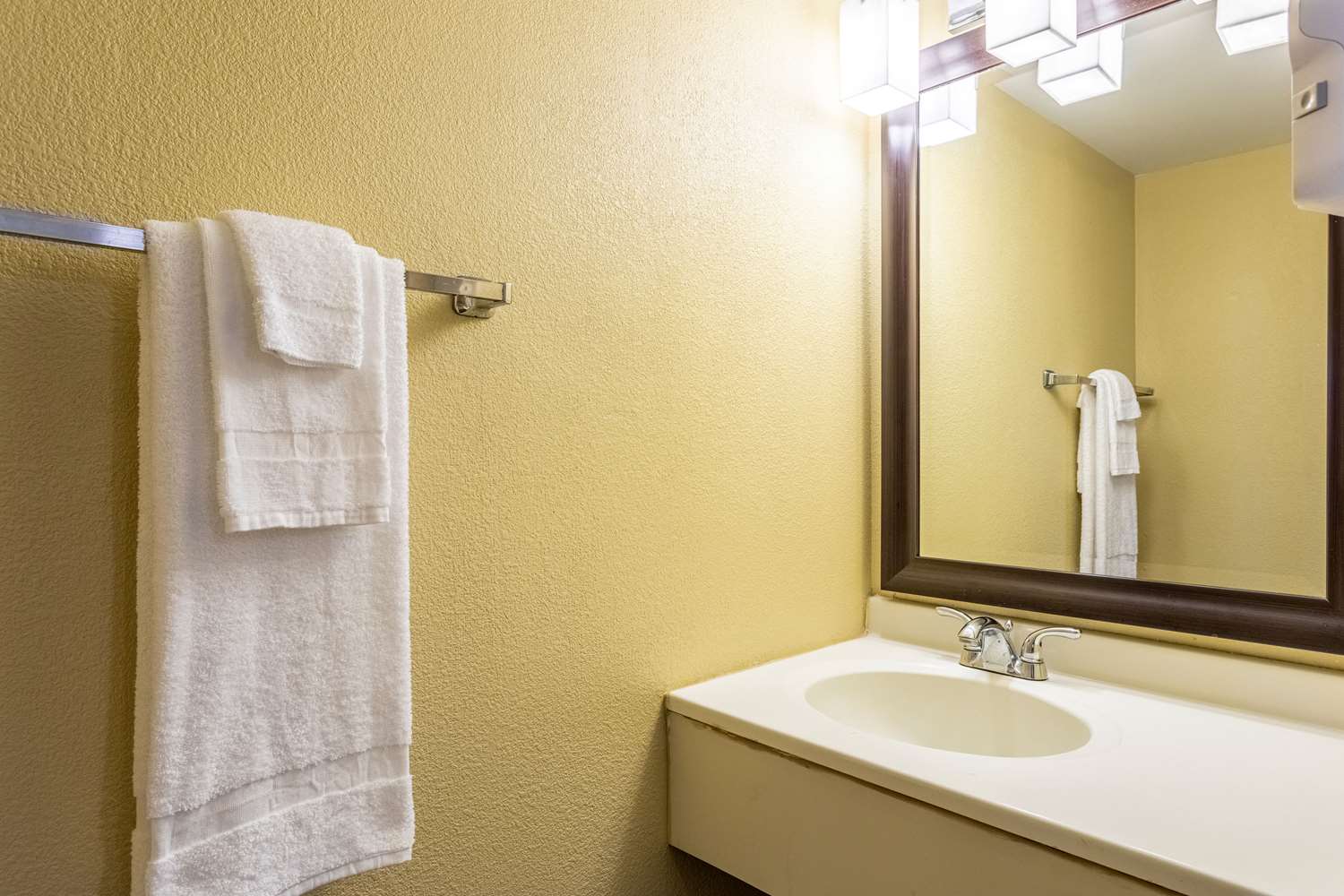 Americas Best Value Inn Fredonia NY image