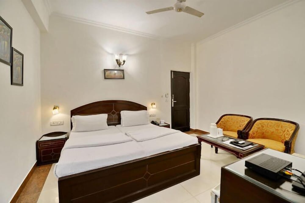 MAHALAKSHMI PALACE HOTEL 11/24