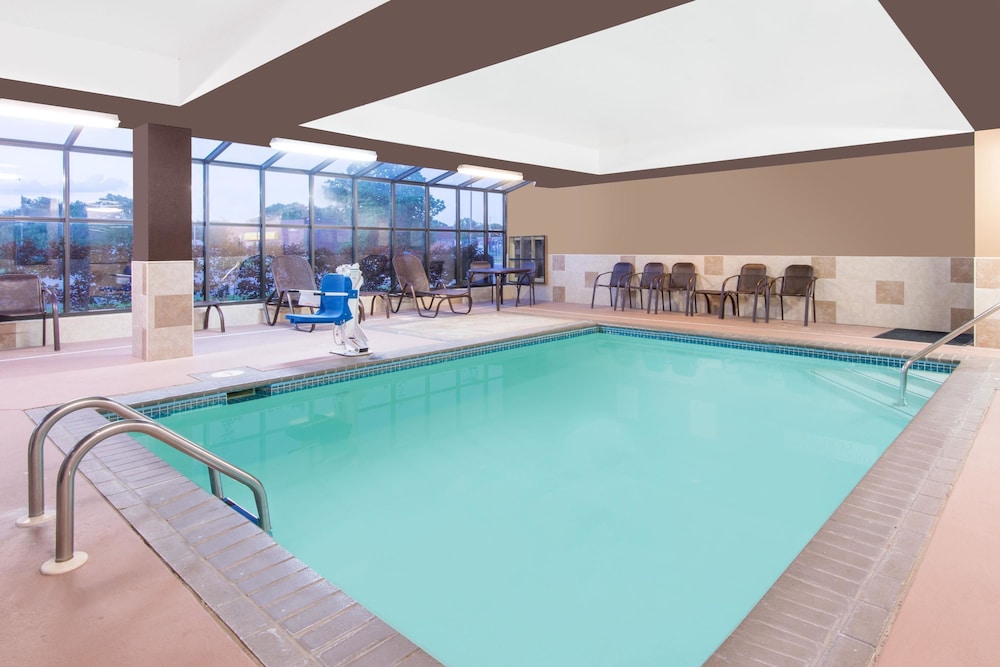 Super 8 by Wyndham Wichita South 8/15