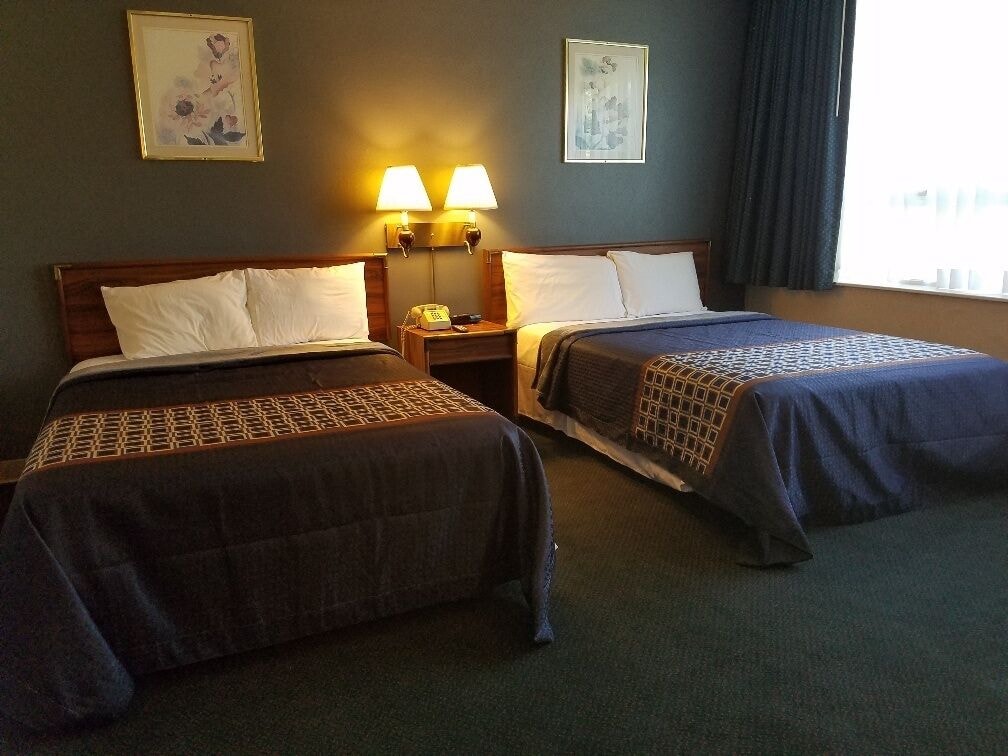ROOM, 2 DOUBLE BEDS