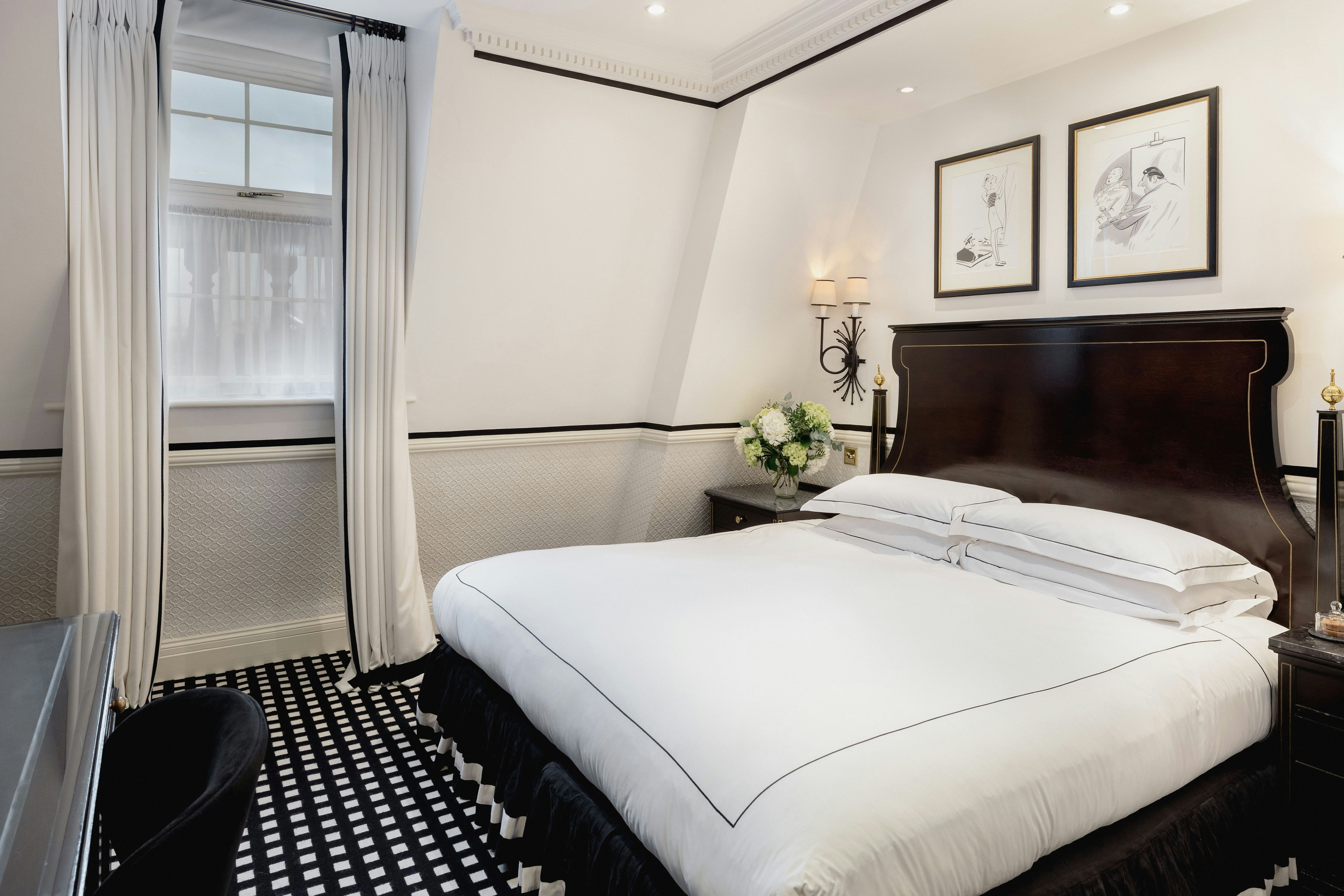 EXECUTIVE, SUITE