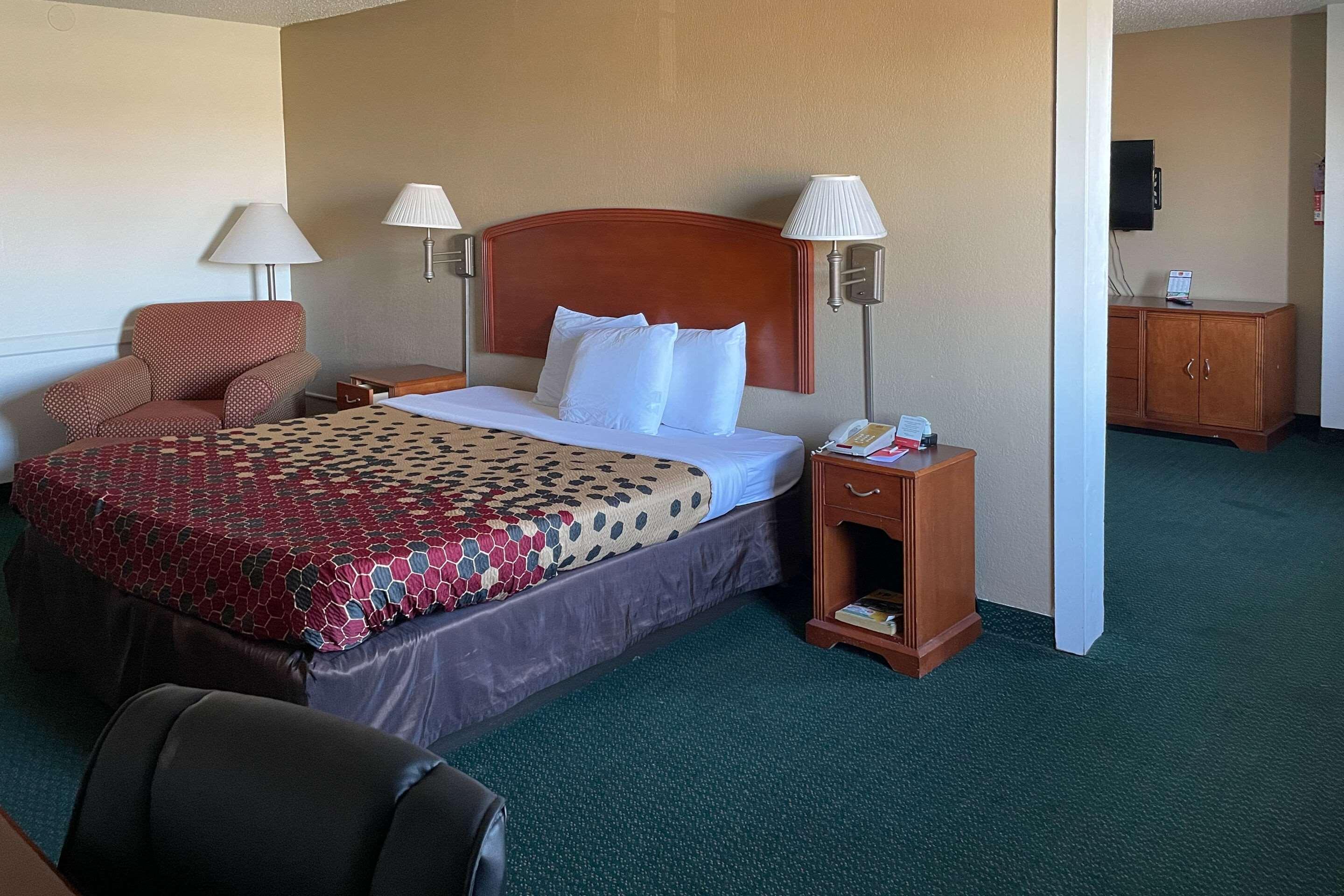 جناح بسرير كينج، Econo Lodge Kalamazoo MI 3/3