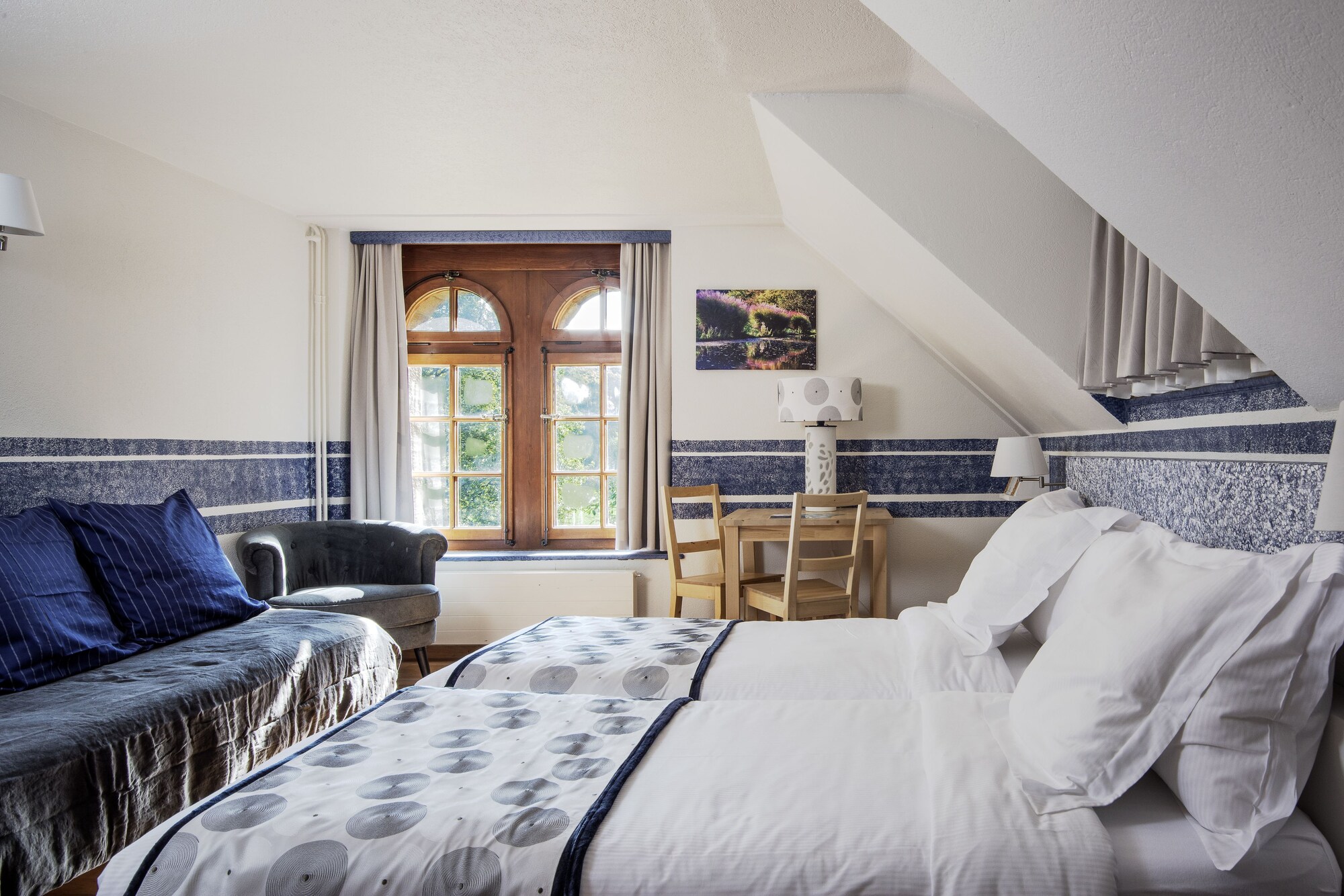 ROOM, TRIPLE, SHARED BATHROOM