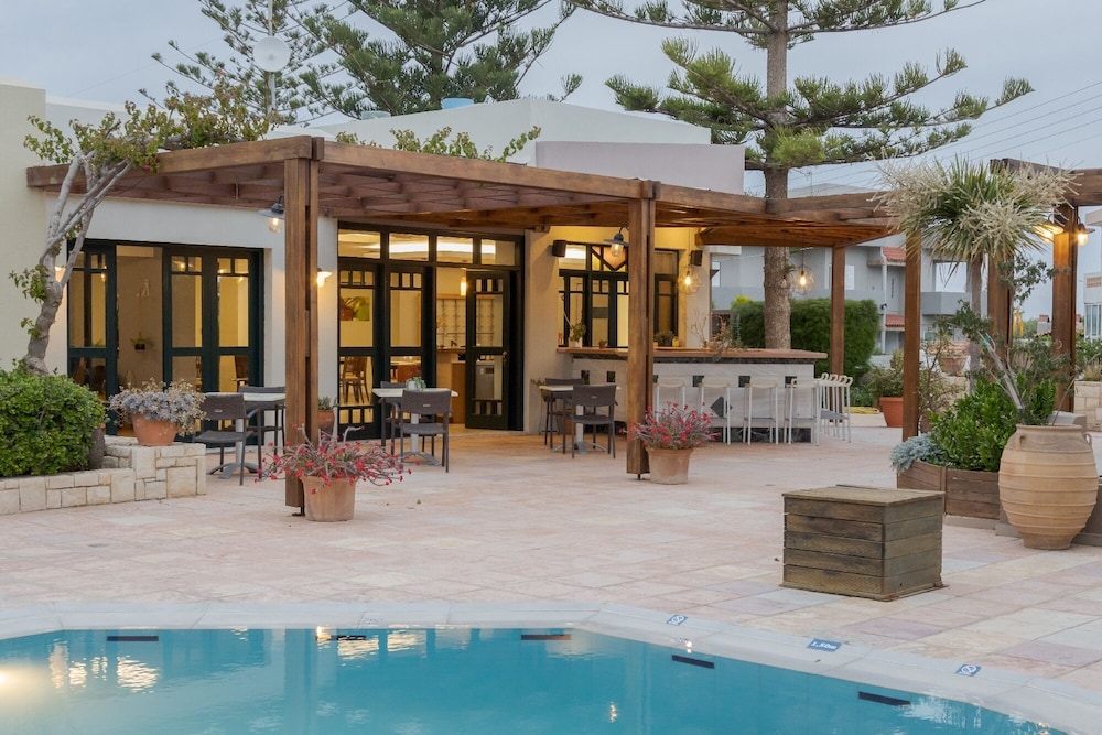 Your Memories Hotel Apartments in HERSONISSOS