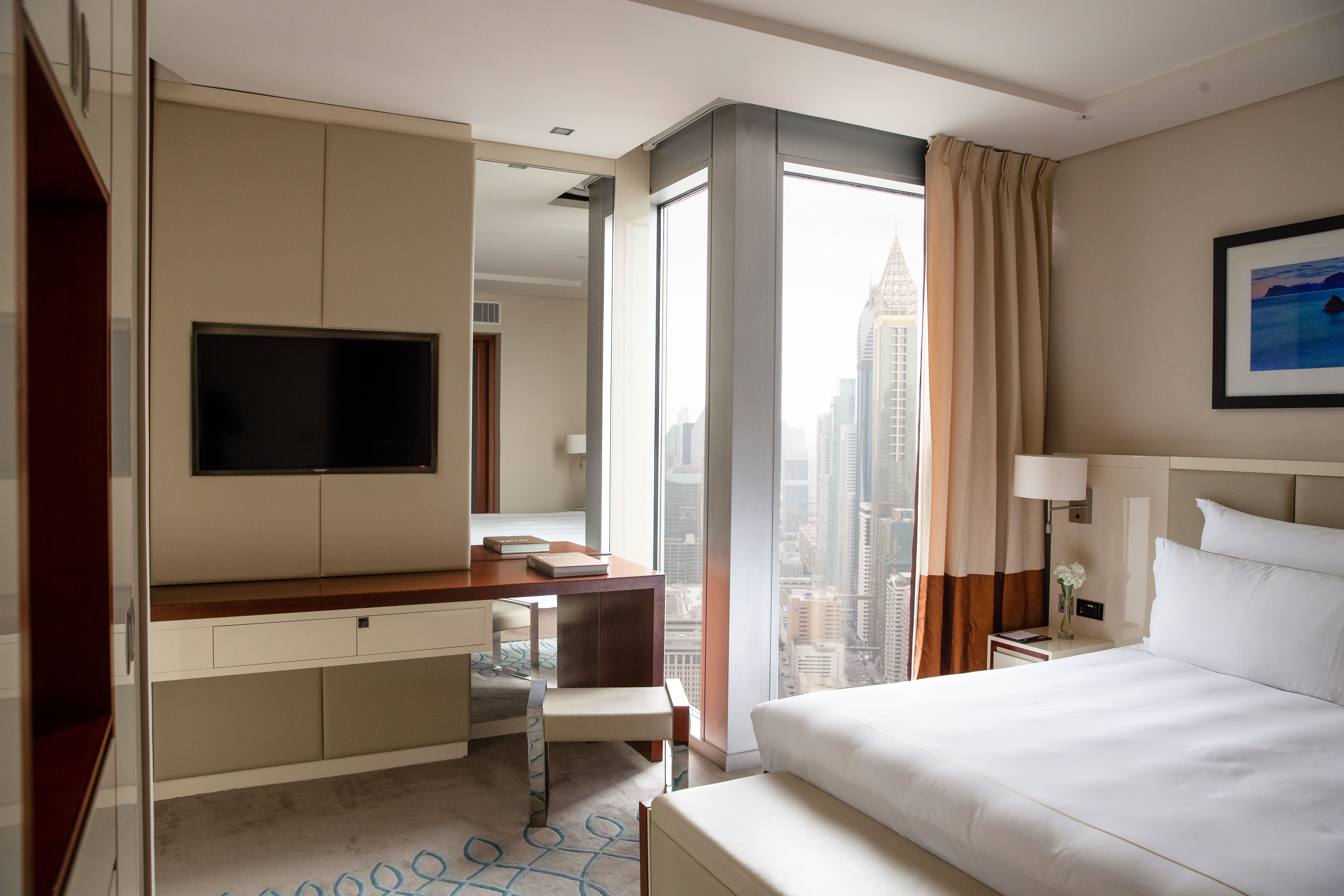 CLUB, JUNIOR SUITE