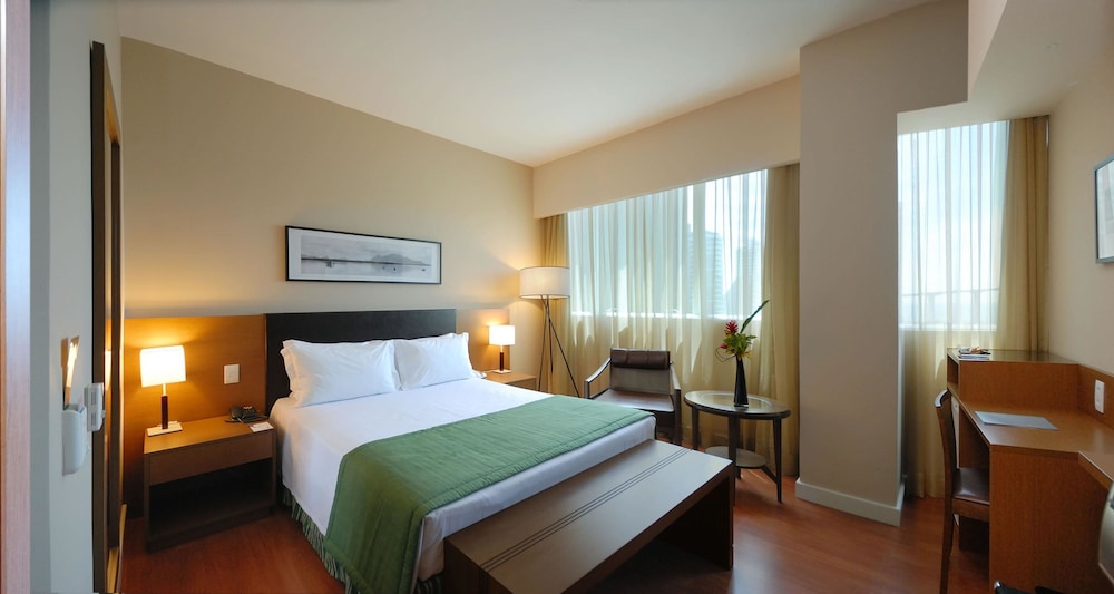 Golden Tulip Porto Vitoria 26/72