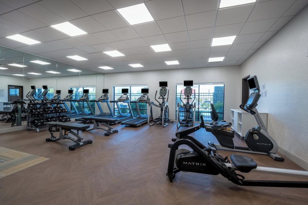 Holiday Inn Express & Suites - Gilbert - Mesa Gateway Airport 30/50
