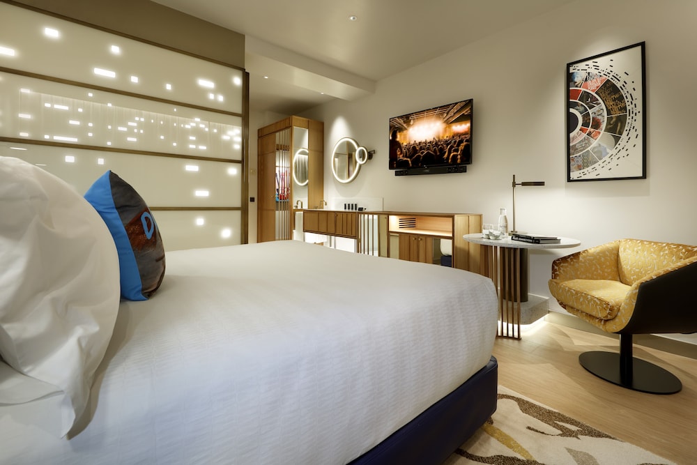 Hard Rock Hotel Madrid 11/81