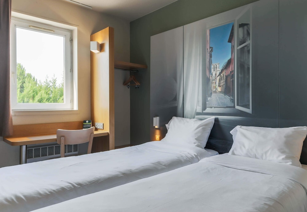 ROOM, TWIN BEDS
