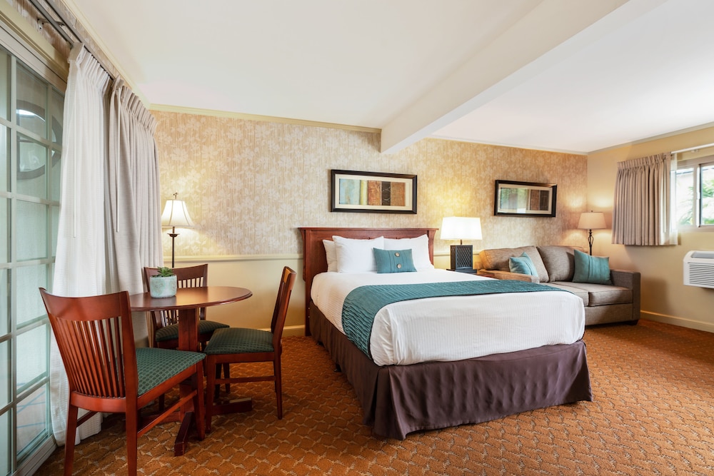 Inn By The Harbor 23/44