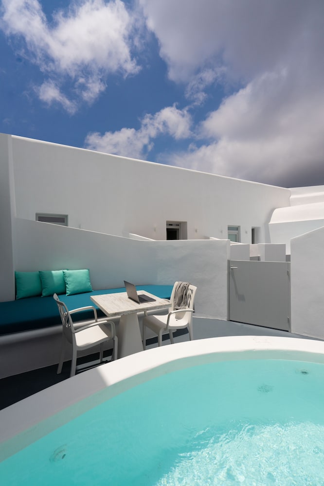 White Concept Caves - Adults Only 28/34