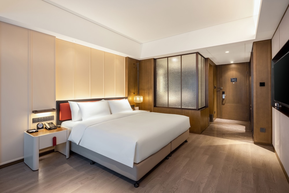 PREMIER, KING BED