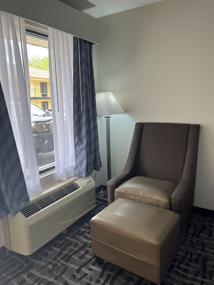 غرفة قياسية بسريرين كوين للمدخنين، Days Inn by Wyndham Douglasville-Atlanta-Fairburn Road 5/10