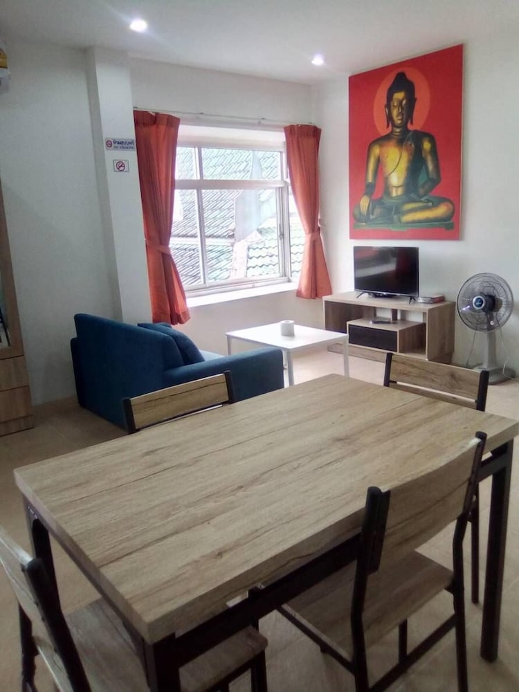 Merlin Plaza Apartments 27/42