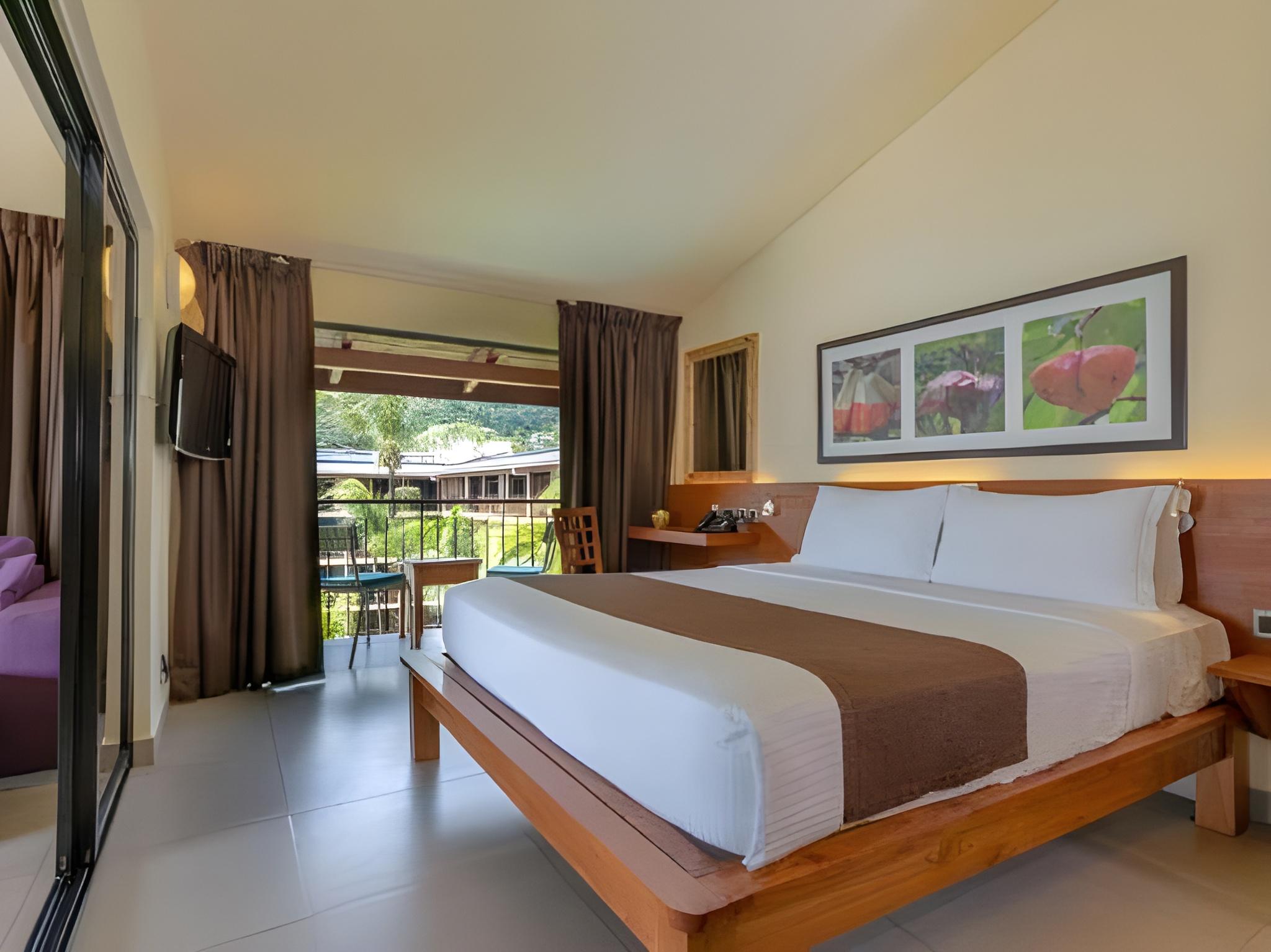 Signature, Ocean, Superior, King and Twin Beds, Kitchenette