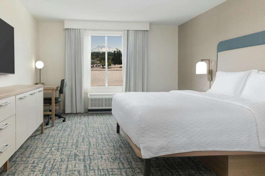 2 Bedrooms, Mountain, Suite, King Bed, 1 King or 2 Queen Beds, 2 Queen Beds, Sofa, Accessible