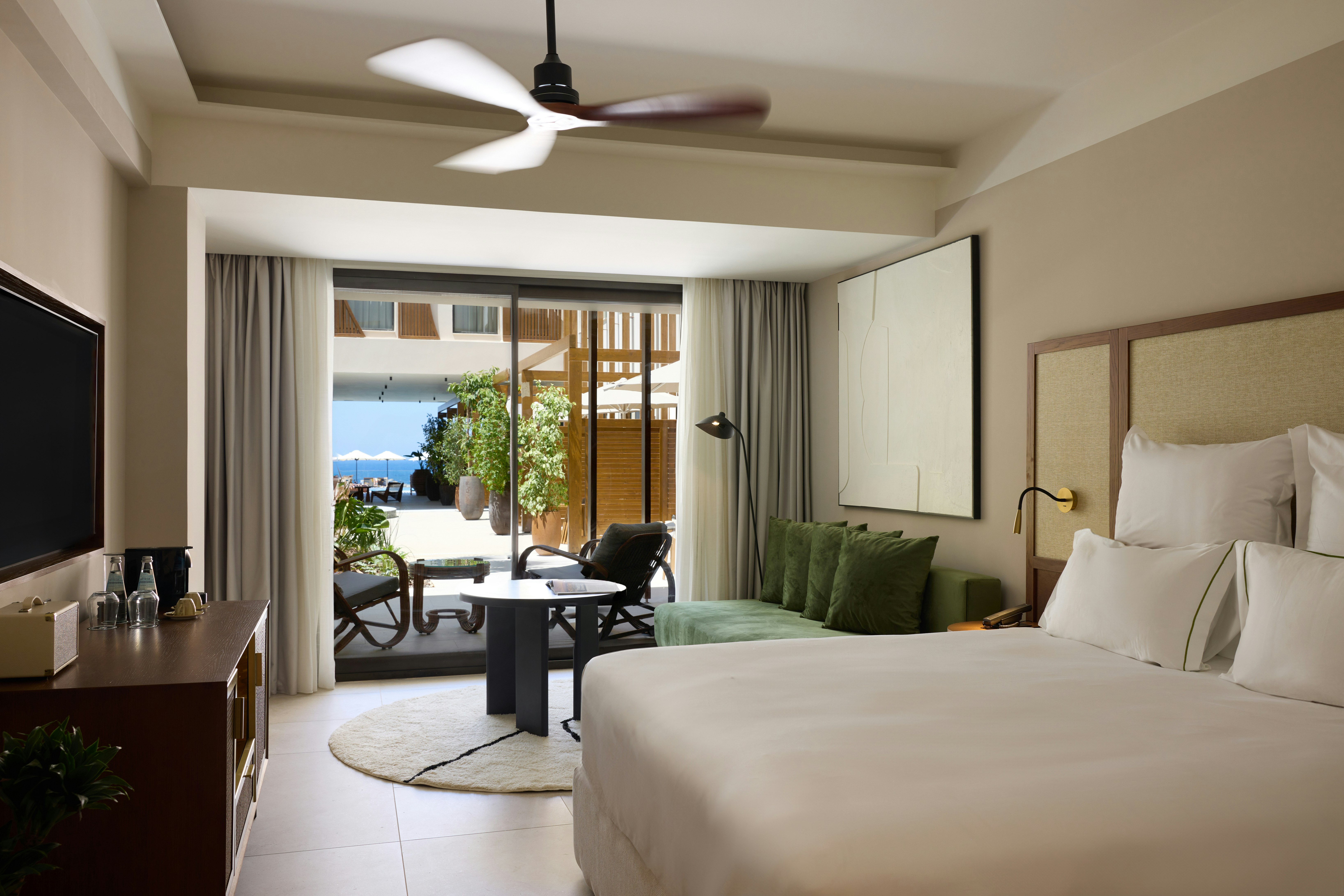 ESCAPE, ATRIUM, KING BED