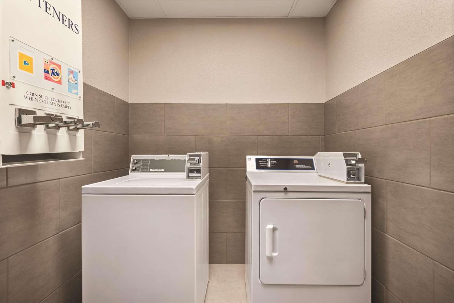 Country Inn & Suites by Radisson Schaumburg IL 33/33