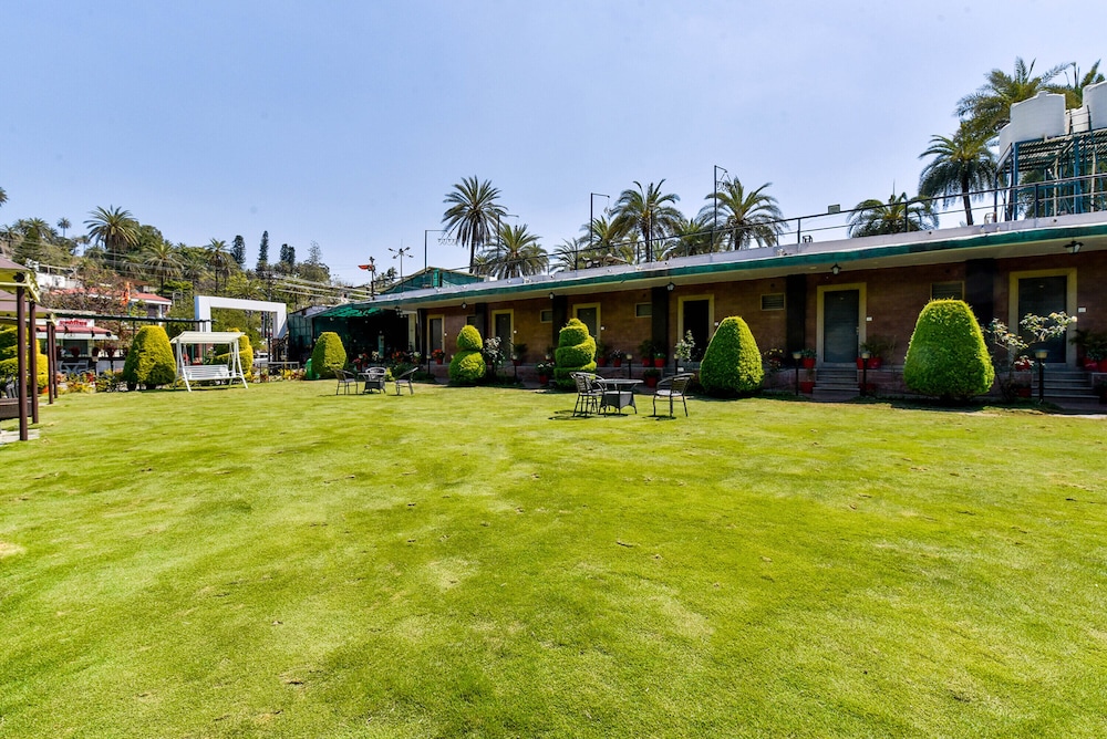 Royal Garden Retreat 18/25