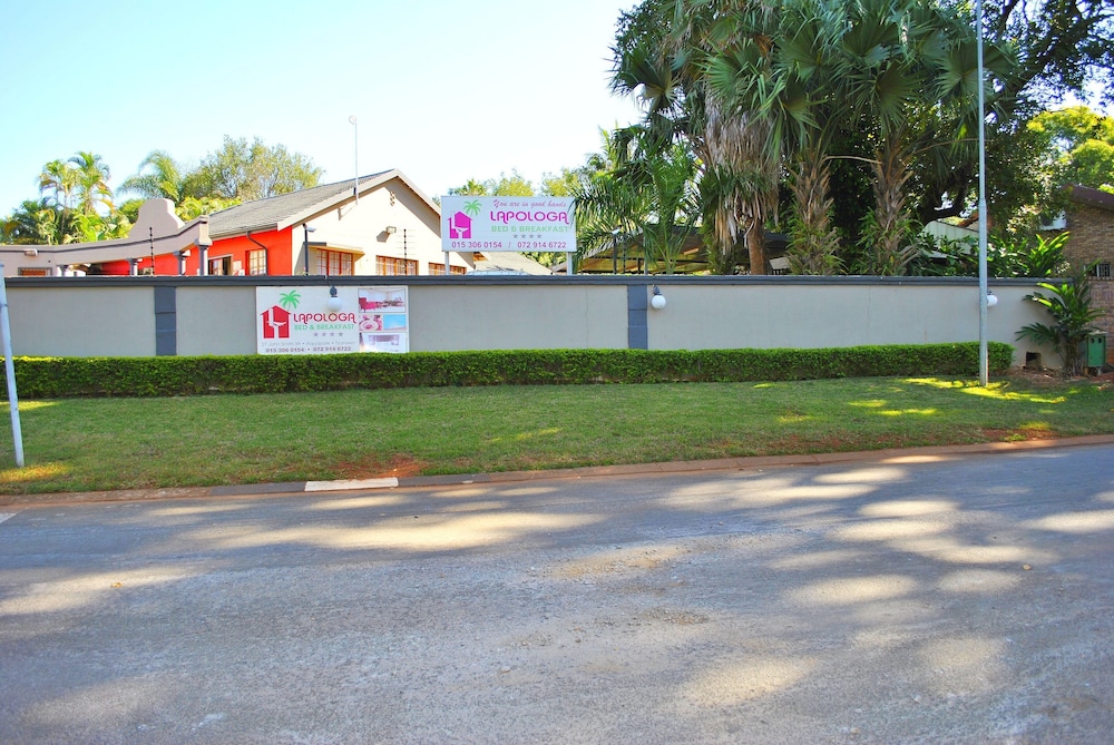 Lapologa Bed And Breakfast 30/34
