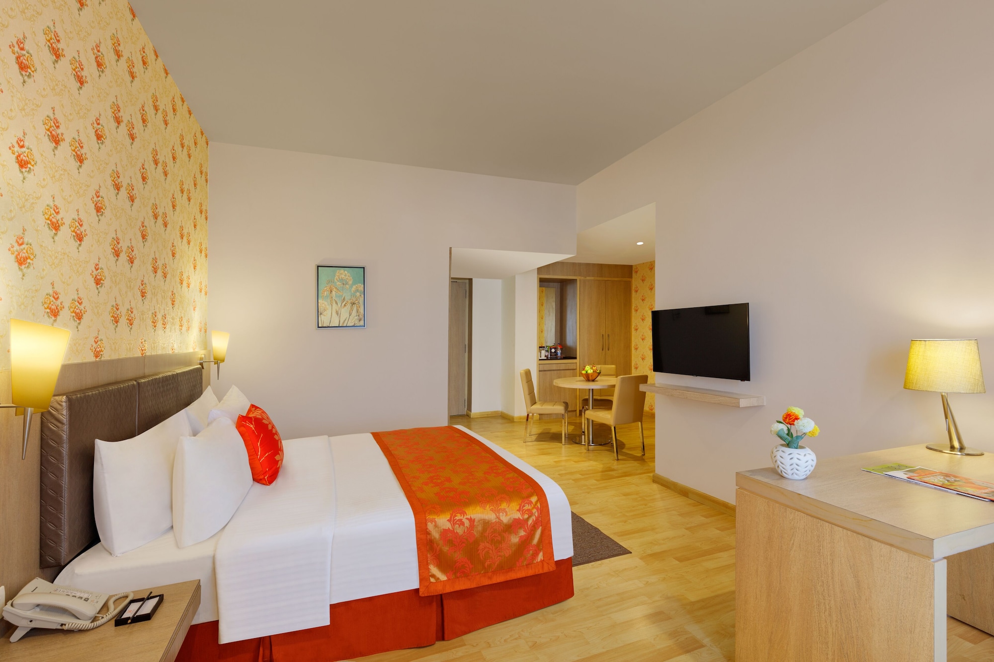SUITE, KING BED