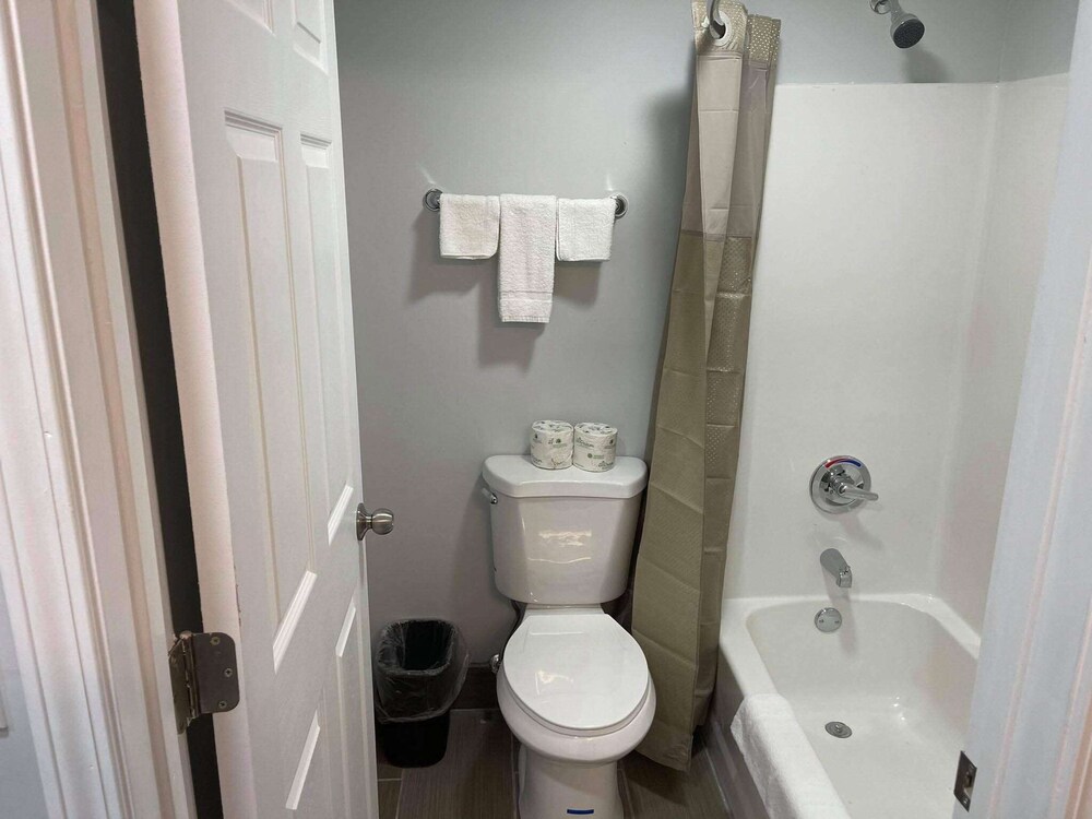Motel6 Peoria, IL 60/66