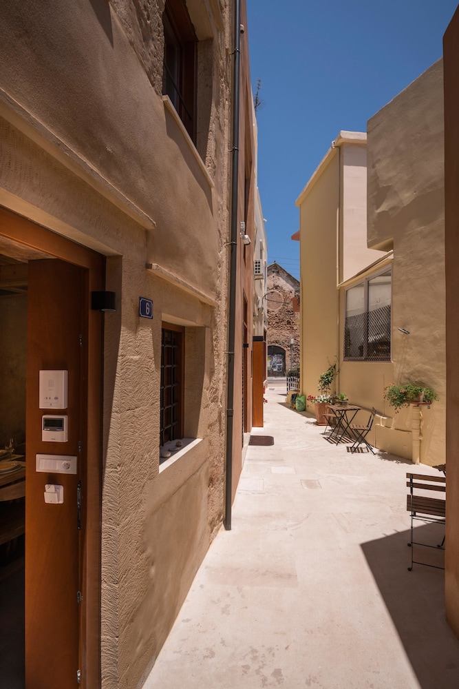 Neoria Houses 40/50