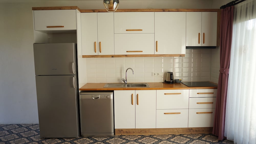 Karyada Hotel 8/50