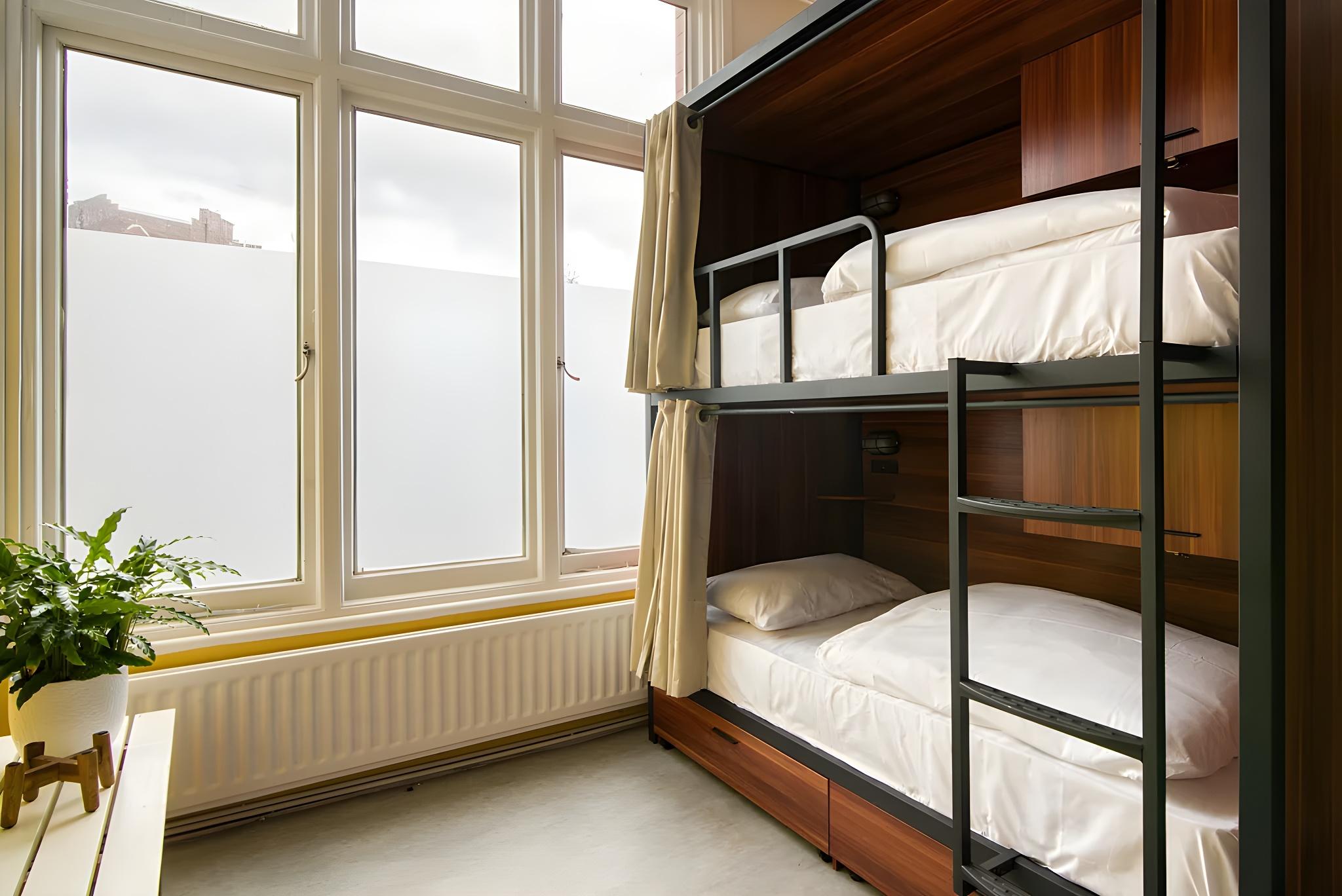 Micro Room, Twin Beds