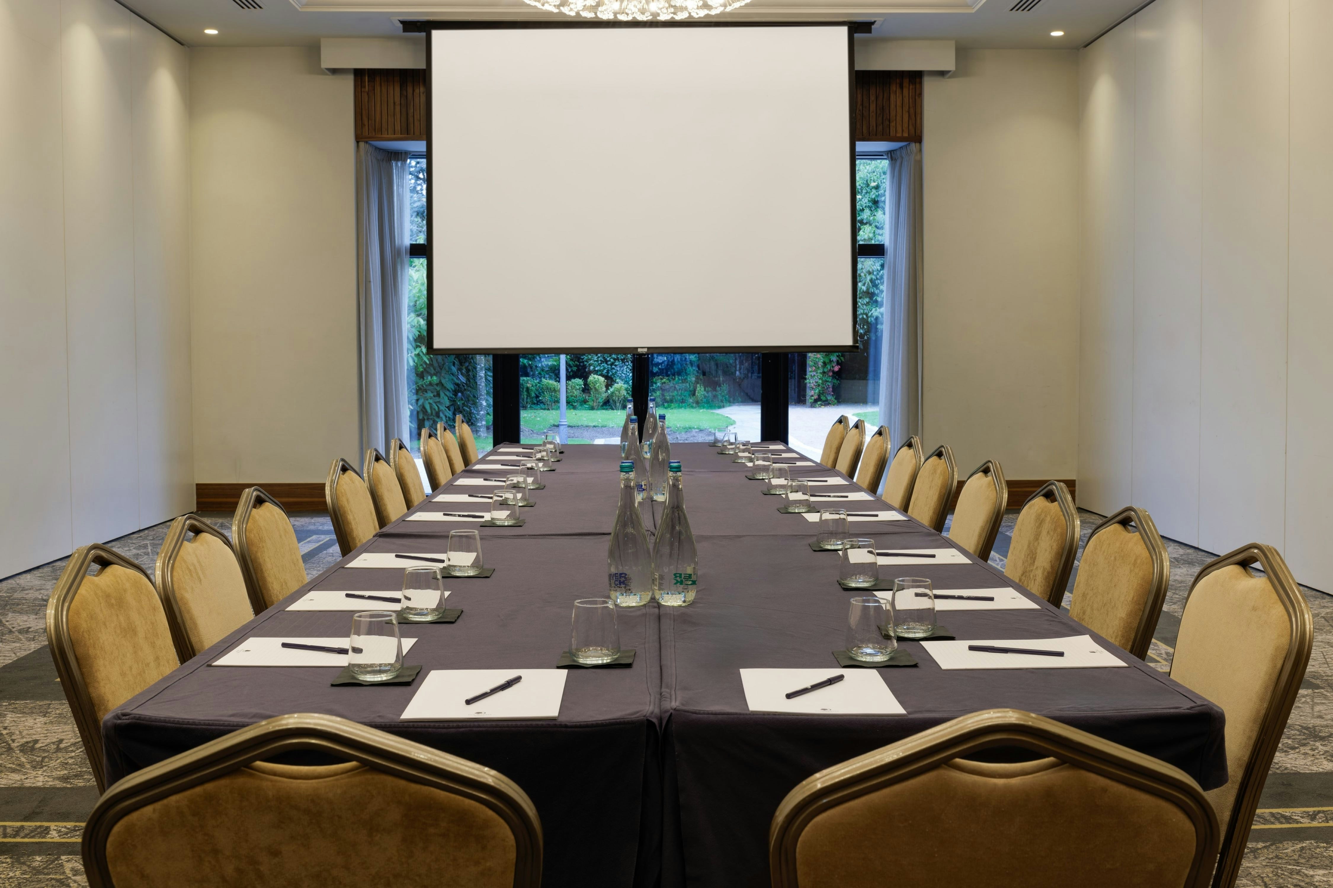 DoubleTree by Hilton Belfast Templepatrick Golf & Country Club 64/76