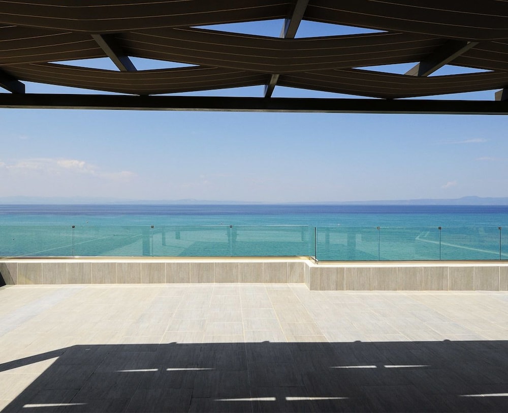 Ostria Sea Side Hotel 35/43
