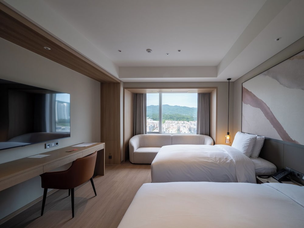 Enford Hotel 18/52