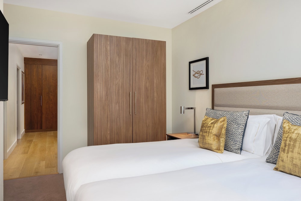 2 BEDROOMS, SUITE, APARTMENT