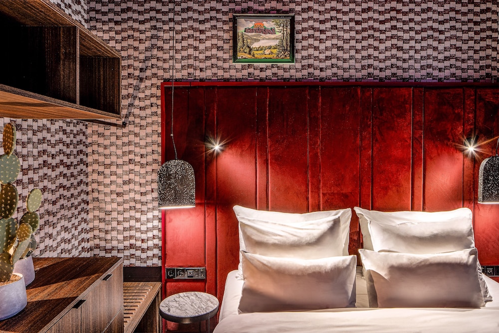 The Highlander Hotel Amsterdam 58/68