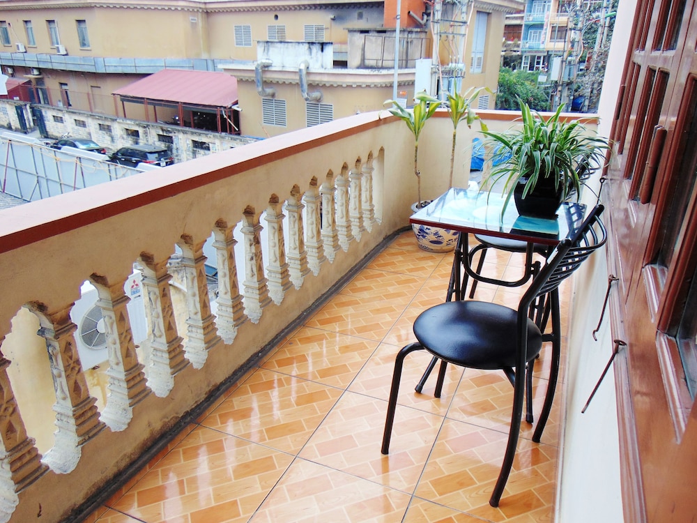 Alex Hotel 58/72