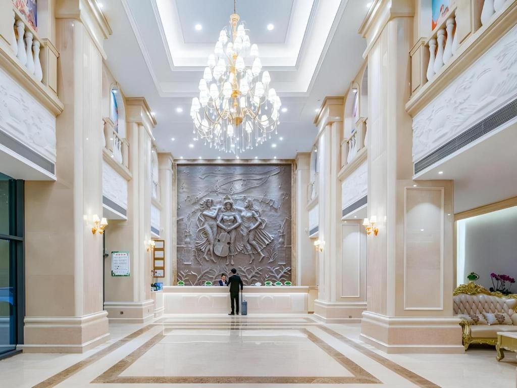 Vienna Hotel (Qujing Railway Station) 14/46