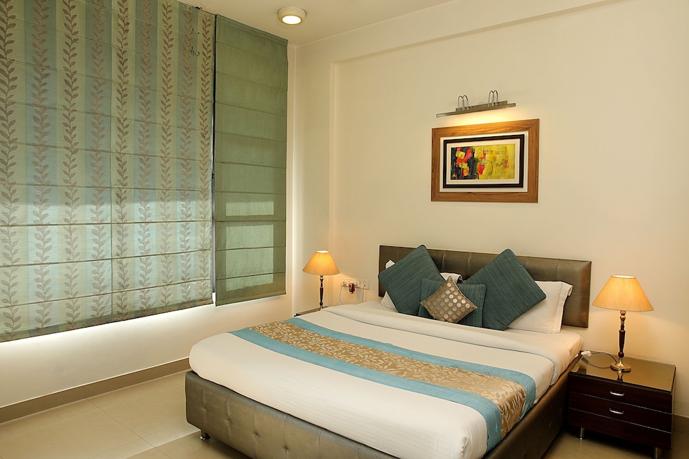 Ahuja Residency Parklane 8/50