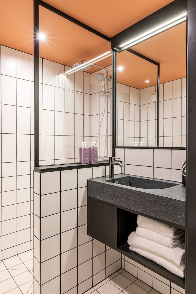 TRIBE Paris Saint Ouen 42/59