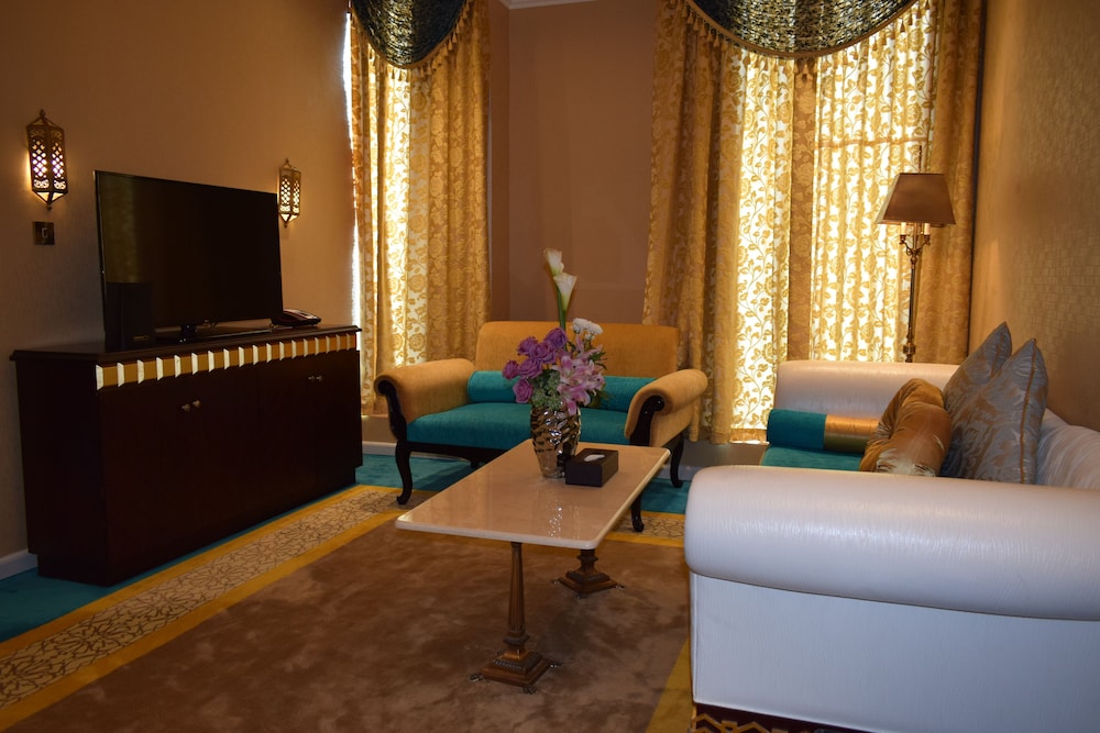 Saraya Corniche Hotel 62/83