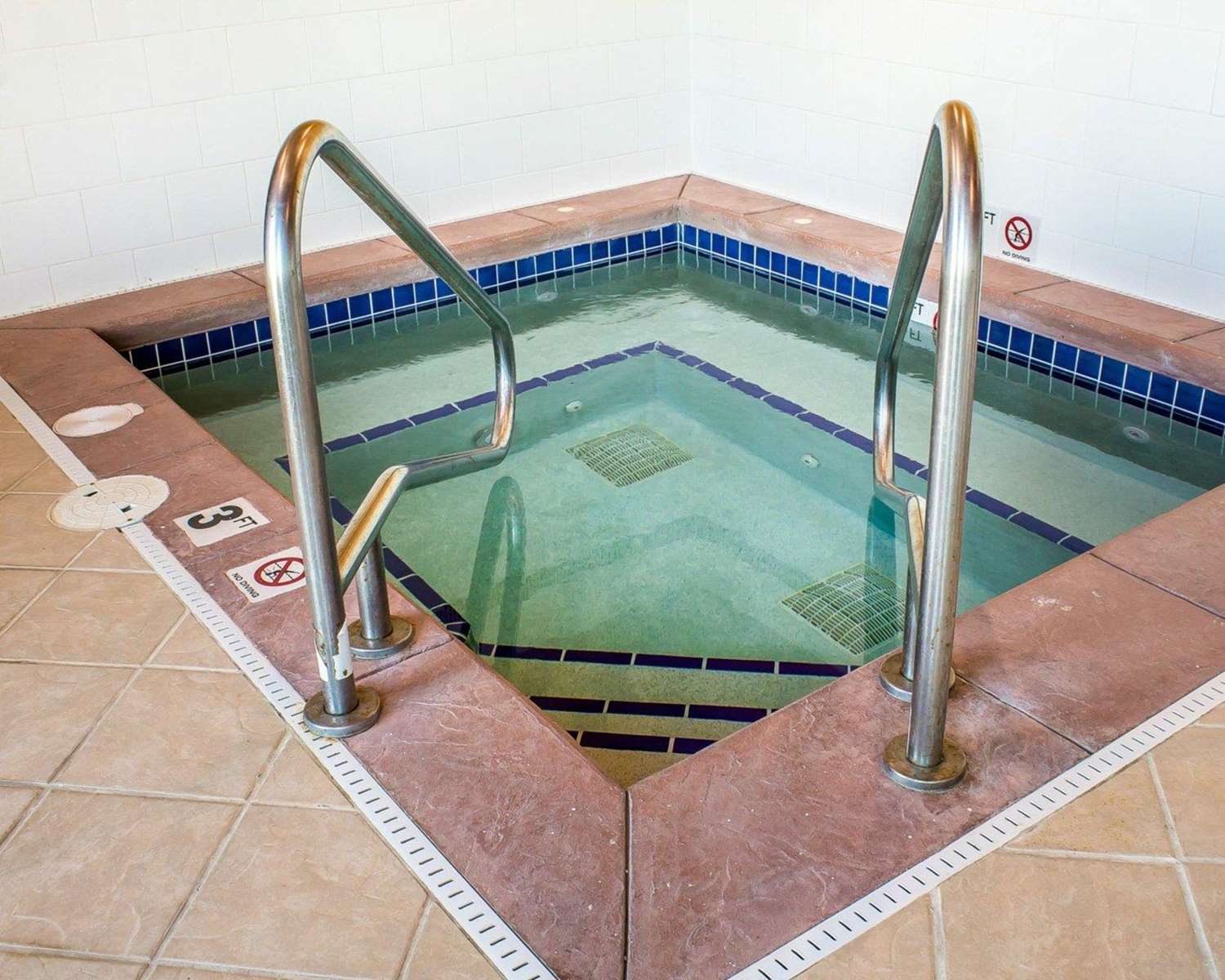 Rodeway Inn & Suites near Okoboji Lake 20/35