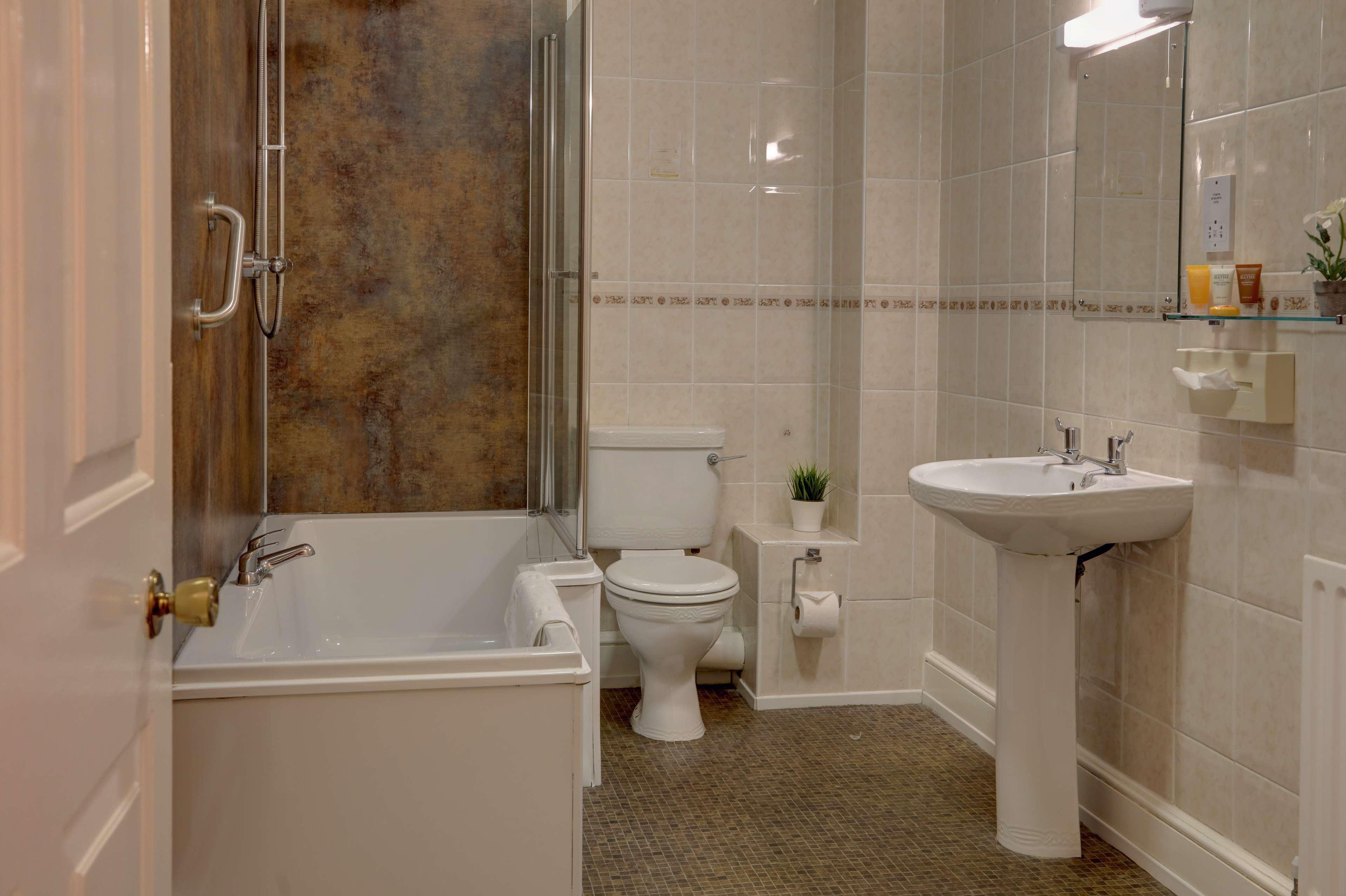 غرفة بسريرين، Best Western Plus Kenwick Park Hotel 3/3