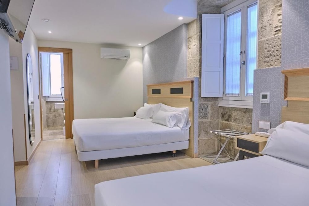 ROOM, DOUBLE BED, TWO EXTRA BEDS